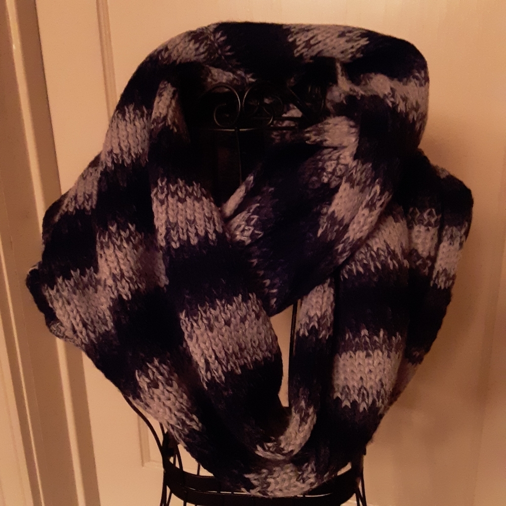 Calvin Klein Women's Infinity Scarf 60" Circumf.
